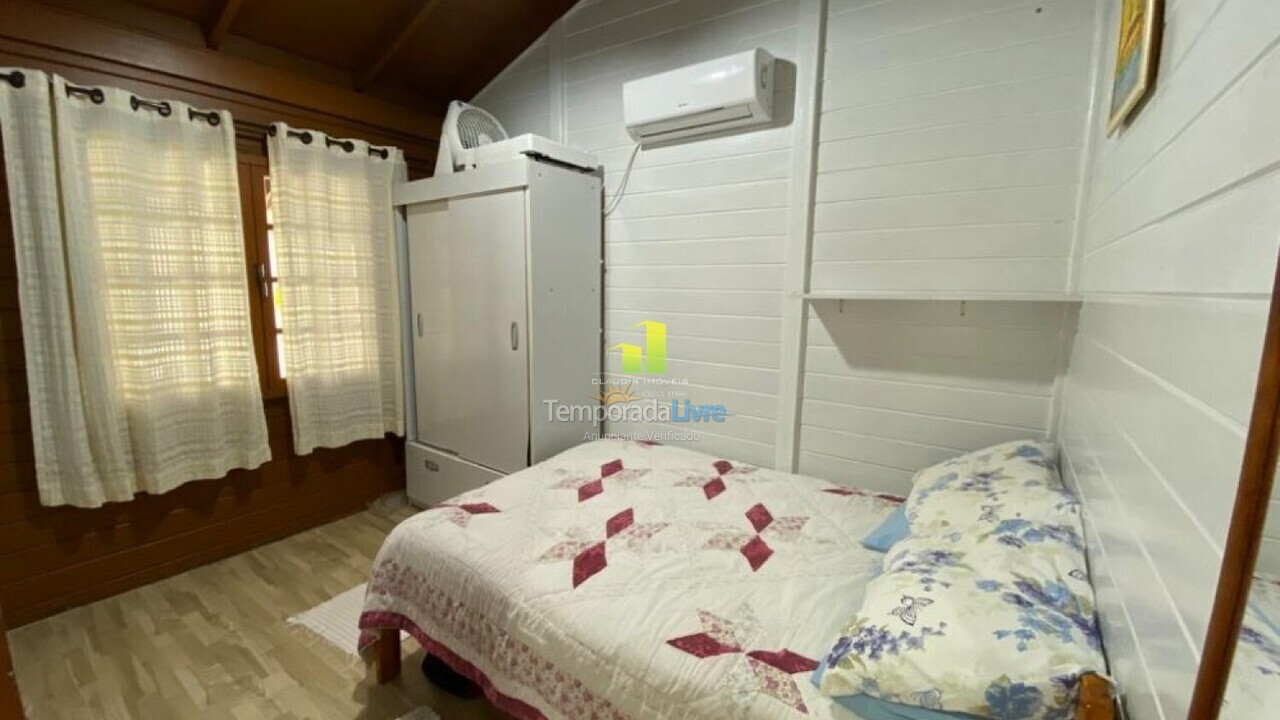 Casa para aluguel de temporada em Bombinhas (Praia de Bombas)