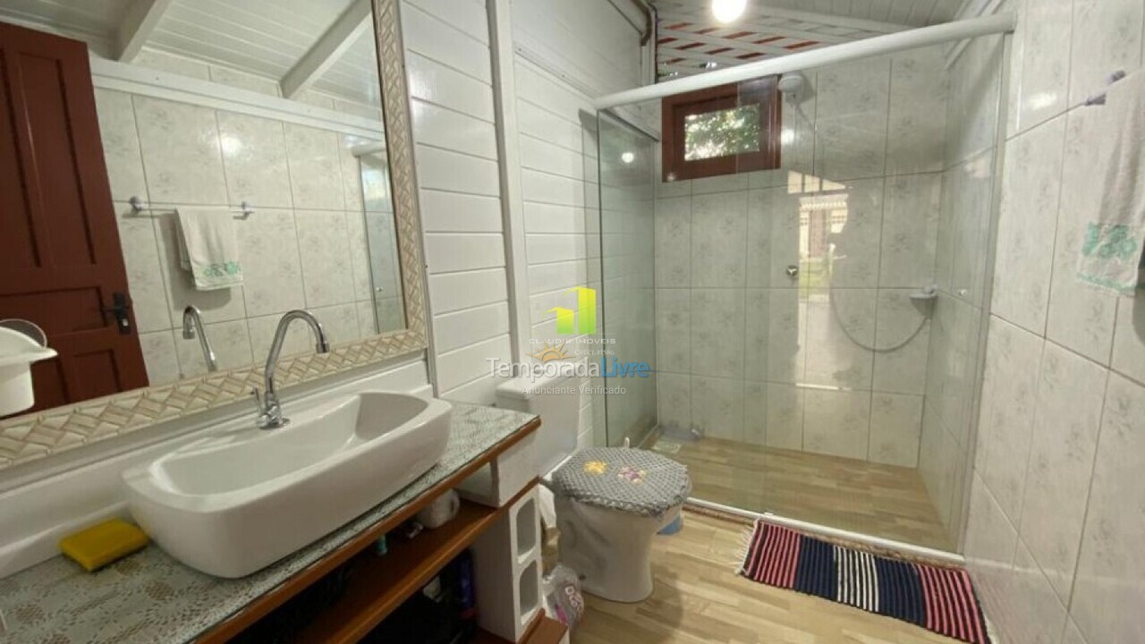 Casa para aluguel de temporada em Bombinhas (Praia de Bombas)