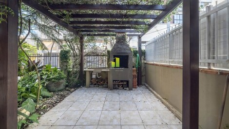 Casa de 4 dormitórios em ótima localização na Praia de Bombas-SC! O...