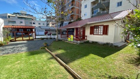 Está linda casa é a certeza de férias perfeita para você e sua...