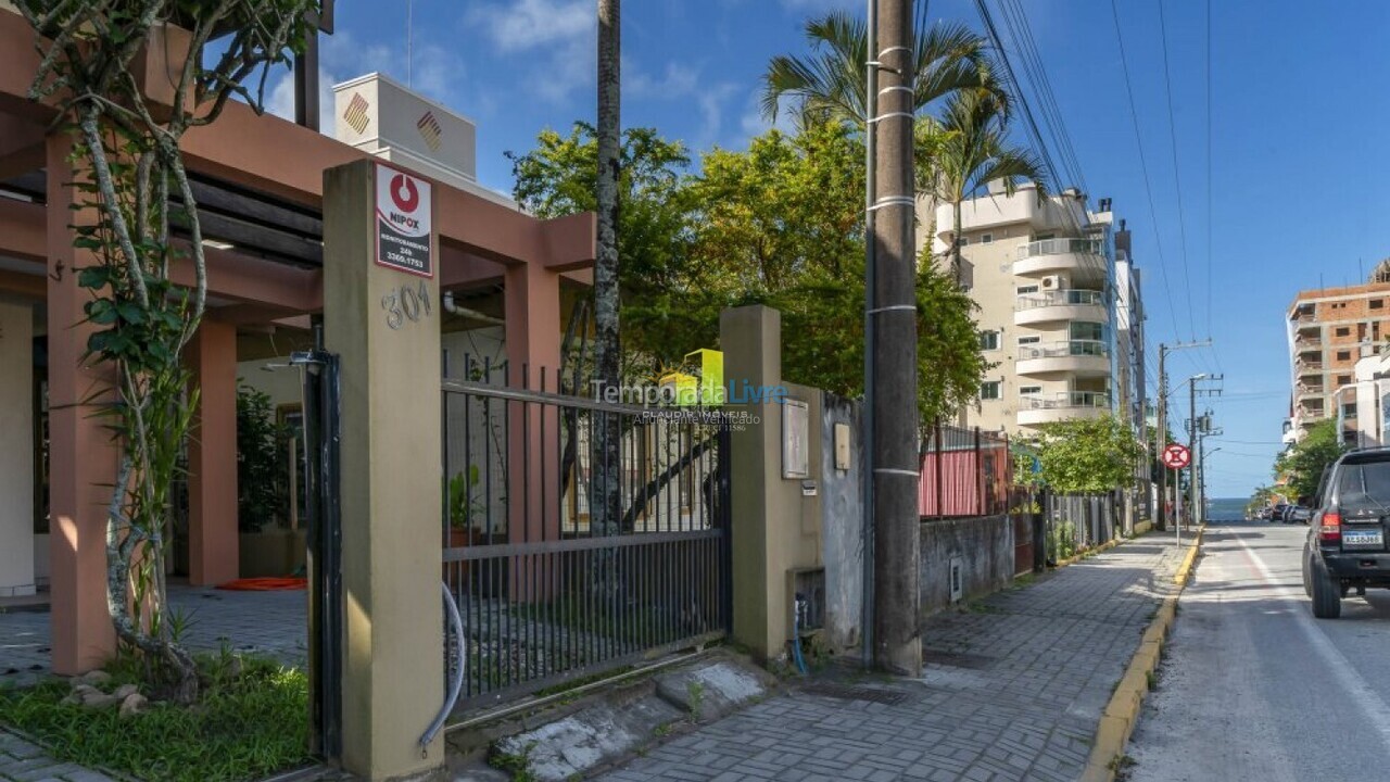 Casa para aluguel de temporada em Bombinhas (Praia de Bombas)