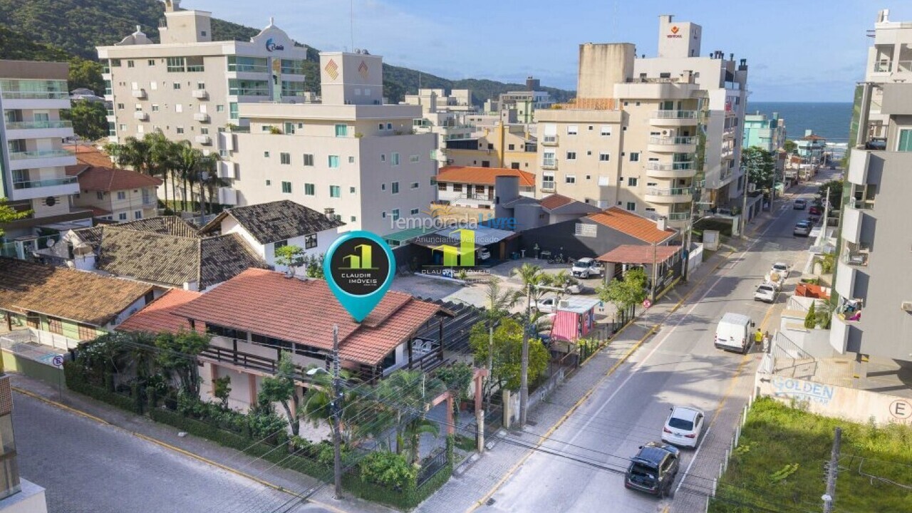 Casa para aluguel de temporada em Bombinhas (Praia de Bombas)