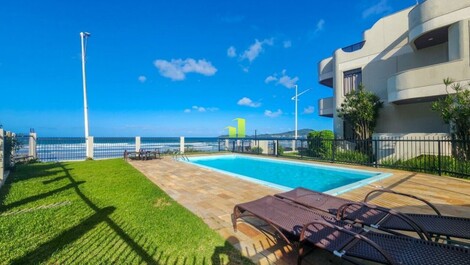 🌊 Fabulous Oceanfront Triplex with Pool - Bombas Beach,...