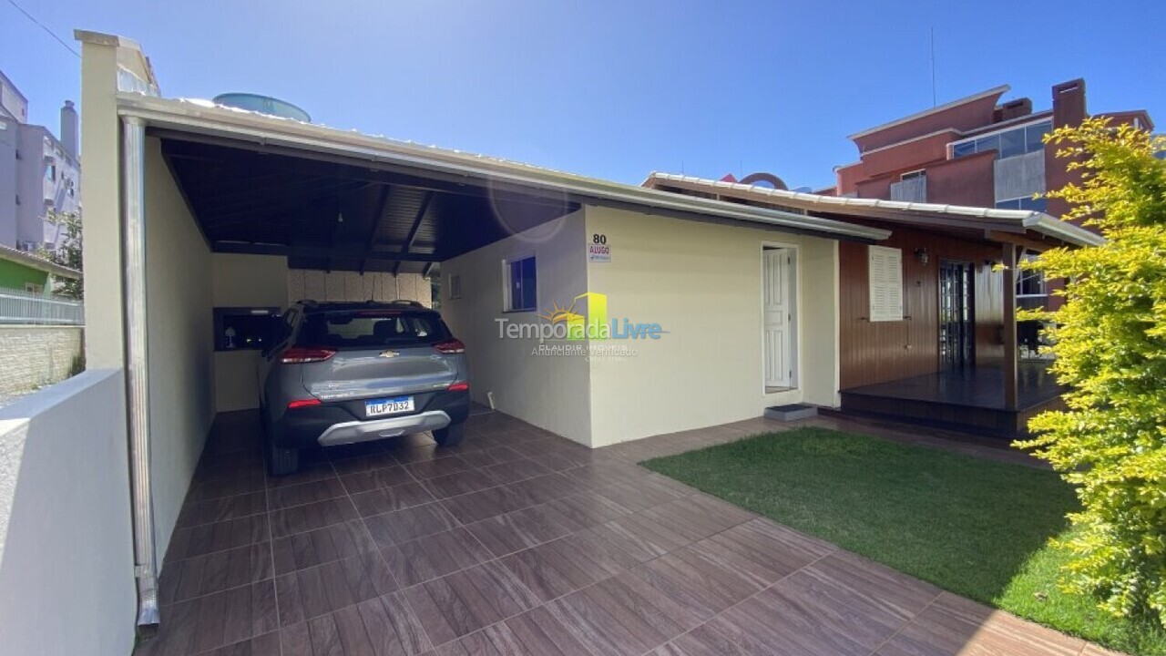 Casa para aluguel de temporada em Bombinhas (Praia de Bombas)