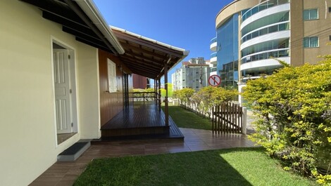 Está bela casa é a certeza de férias perfeitas para você e sua...