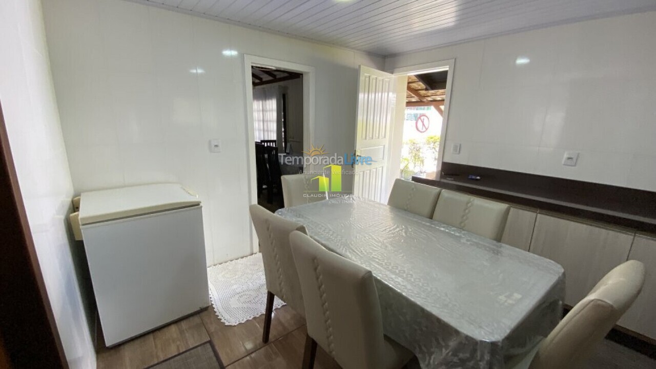 Casa para aluguel de temporada em Bombinhas (Praia de Bombas)