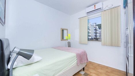 Hermosa casa de 3 habitaciones, a una cuadra de la playa en Bombinhas / SC!