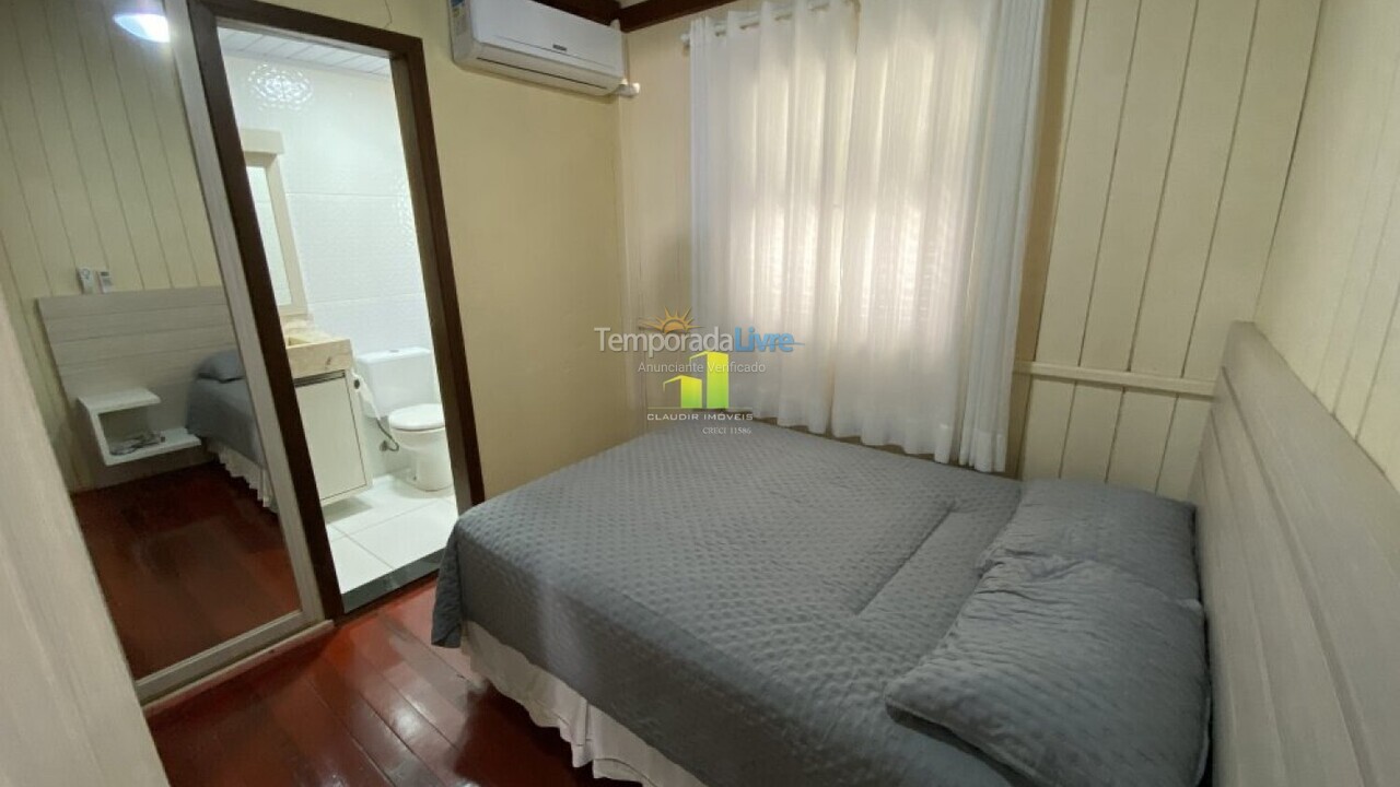 Casa para aluguel de temporada em Bombinhas (Praia de Bombas)