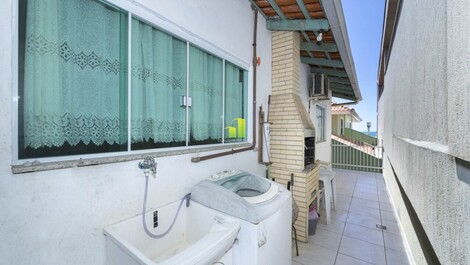 Hermosa casa de 3 habitaciones, a una cuadra de la playa en Bombinhas / SC!