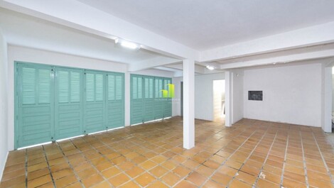 Hermosa casa de 3 habitaciones, a una cuadra de la playa en Bombinhas / SC!