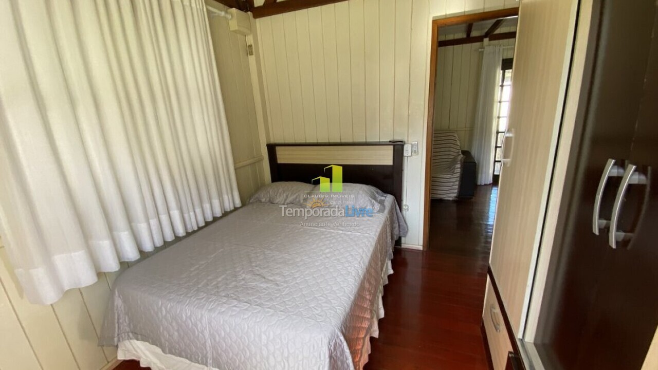 Casa para aluguel de temporada em Bombinhas (Praia de Bombas)