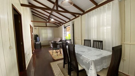 Está bela casa é a certeza de férias perfeitas para você e sua...