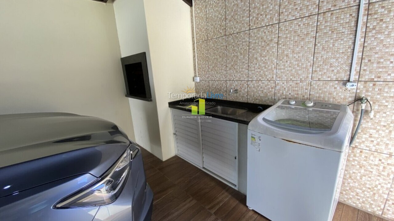 Casa para aluguel de temporada em Bombinhas (Praia de Bombas)