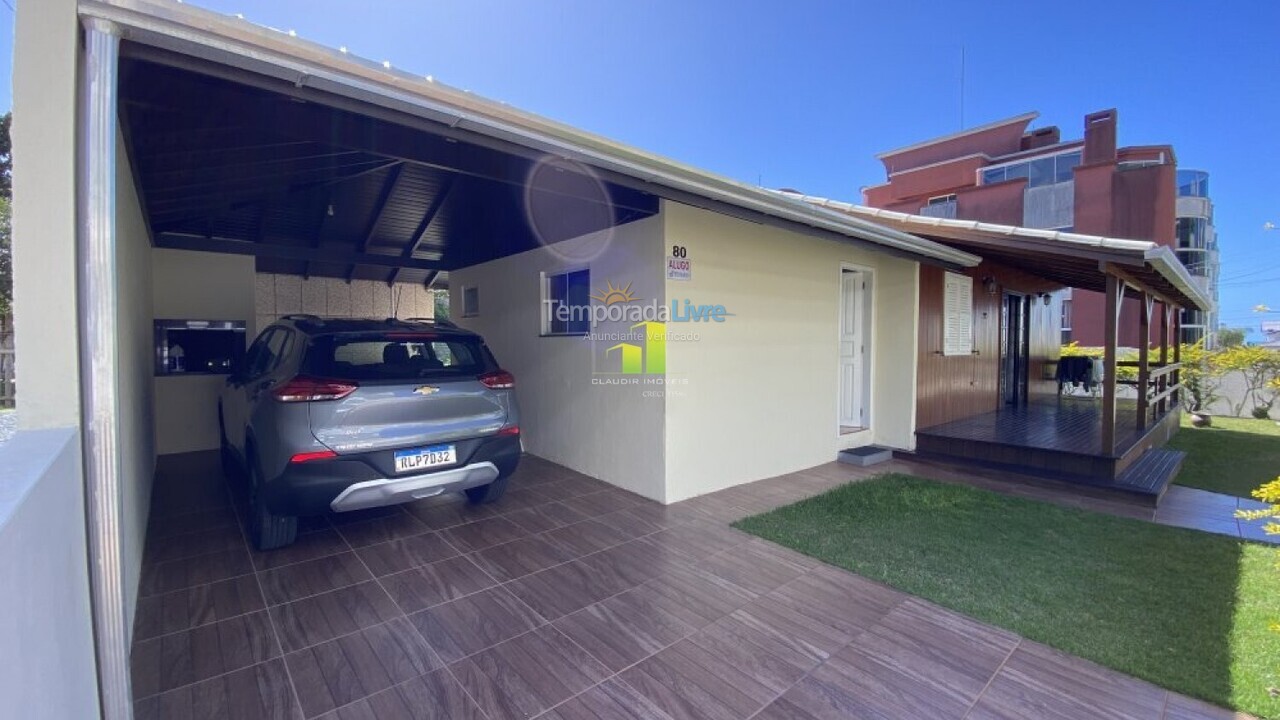 Casa para aluguel de temporada em Bombinhas (Praia de Bombas)