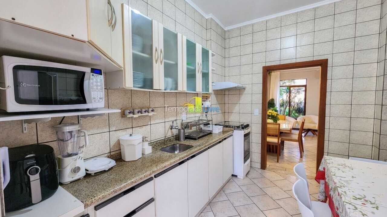 Apartment for vacation rental in Bombinhas (Praia de Bombas)