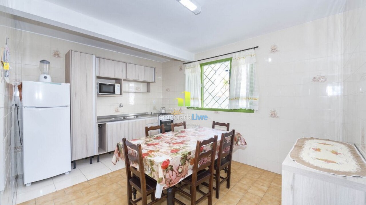 Casa para alquiler de vacaciones em Bombinhas (Praia de Bombas)