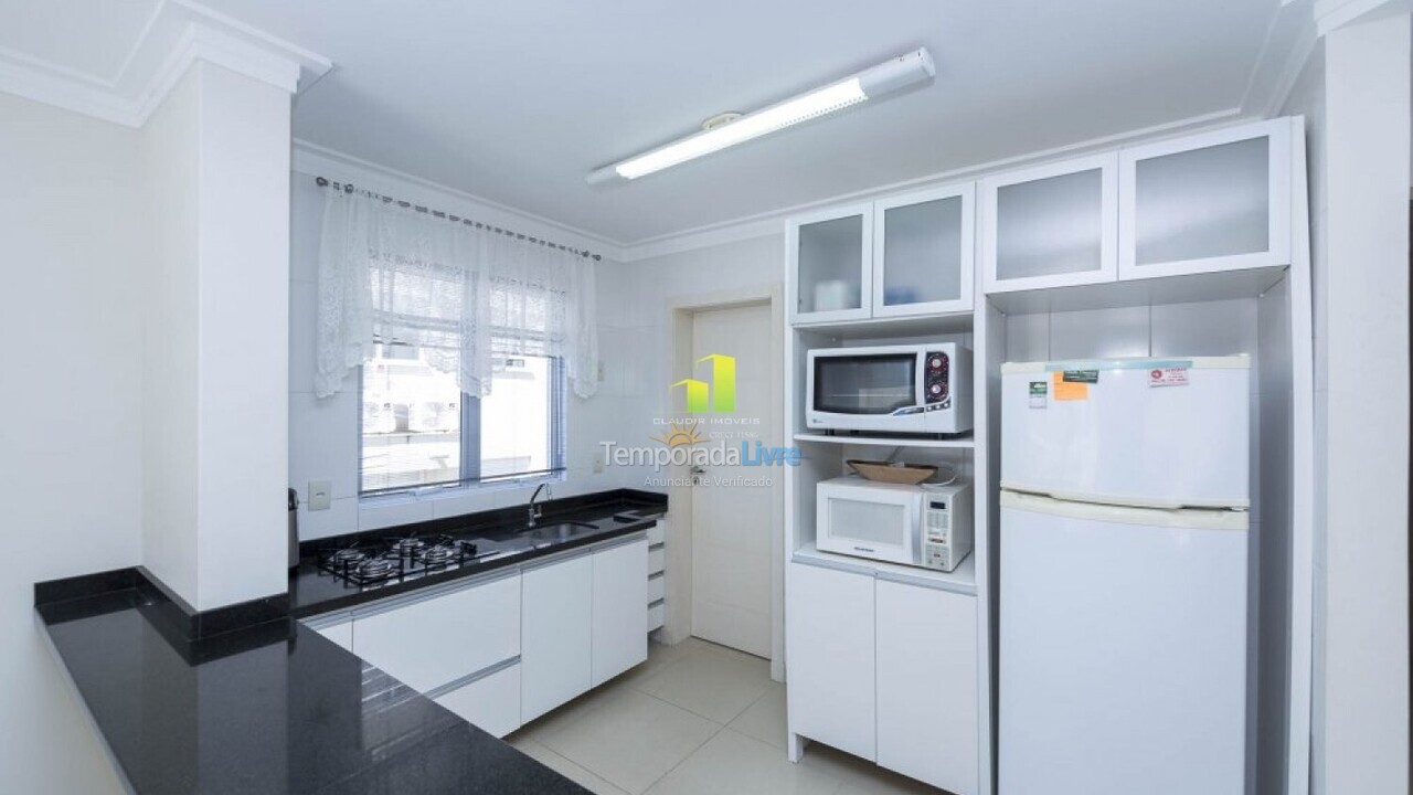 Apartamento para aluguel de temporada em Bombinhas (Praia de Bombas)