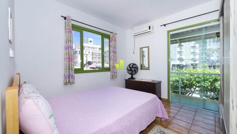 Hermosa casa de 3 habitaciones, a una cuadra de la playa en Bombinhas / SC!