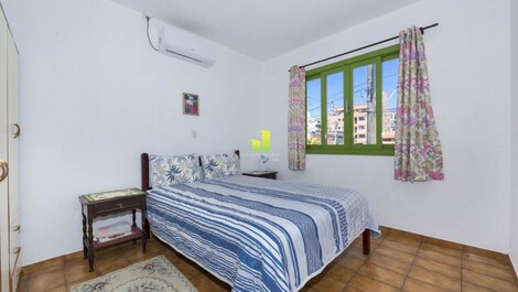 Hermosa casa de 3 habitaciones, a una cuadra de la playa en Bombinhas / SC!