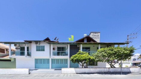 Hermosa casa de 3 habitaciones, a una cuadra de la playa en Bombinhas / SC!