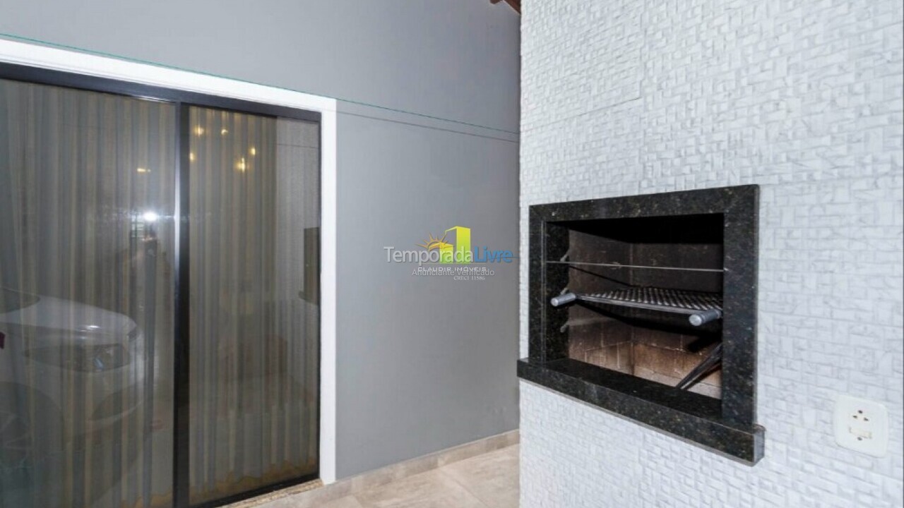 Casa para alquiler de vacaciones em Bombinhas (Praia de Bombas)