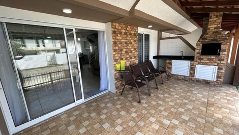 Charming house on the beachfront, Bombas Beach - SC....