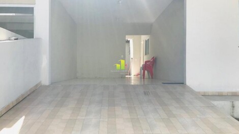 Linda Casa de 3 dormitórios, para até 8 pessoas na Linda Praia de...