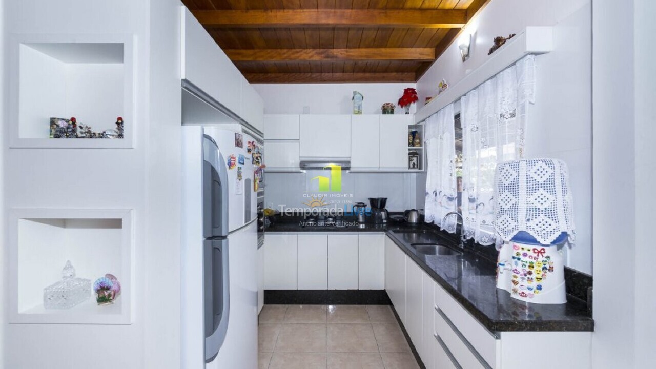 House for vacation rental in Bombinhas (Praia de Bombas)