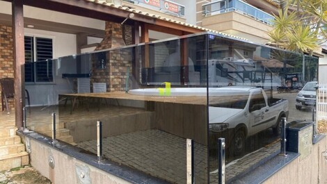 Charming house on the beachfront, Bombas Beach - SC....