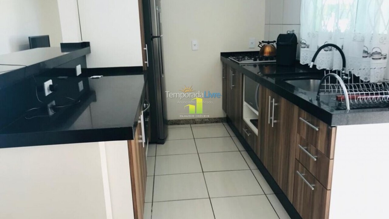 Casa para aluguel de temporada em Bombinhas (Praia de Bombas)