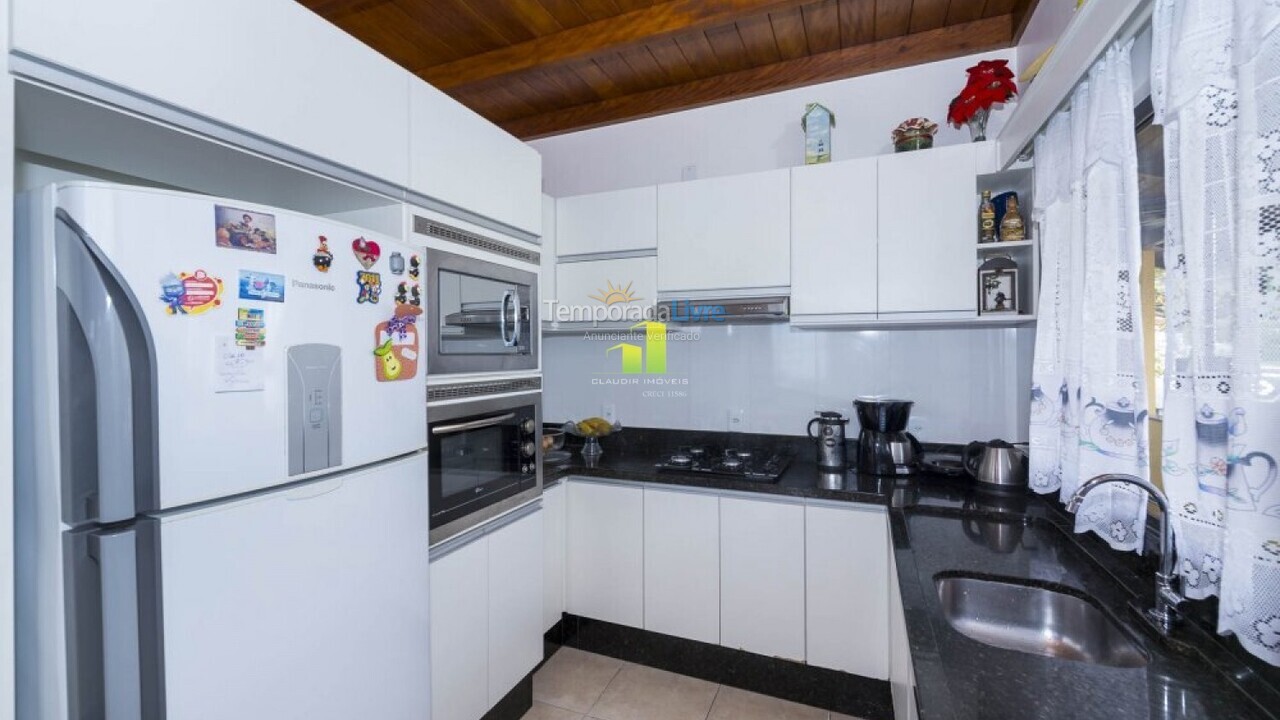 House for vacation rental in Bombinhas (Praia de Bombas)