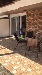 Charming house on the beachfront, Bombas Beach - SC....