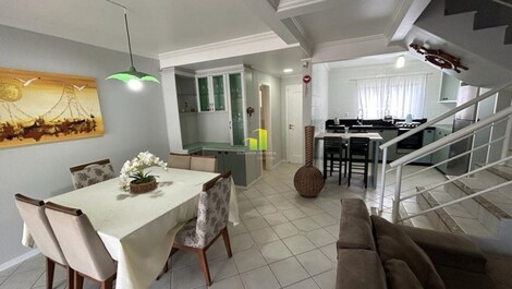 Charming house on the beachfront, Bombas Beach - SC....