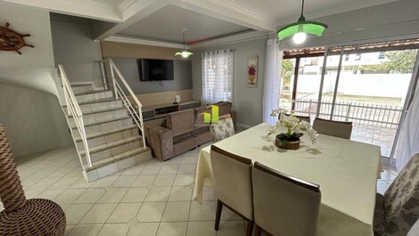 Charming house on the beachfront, Bombas Beach - SC....