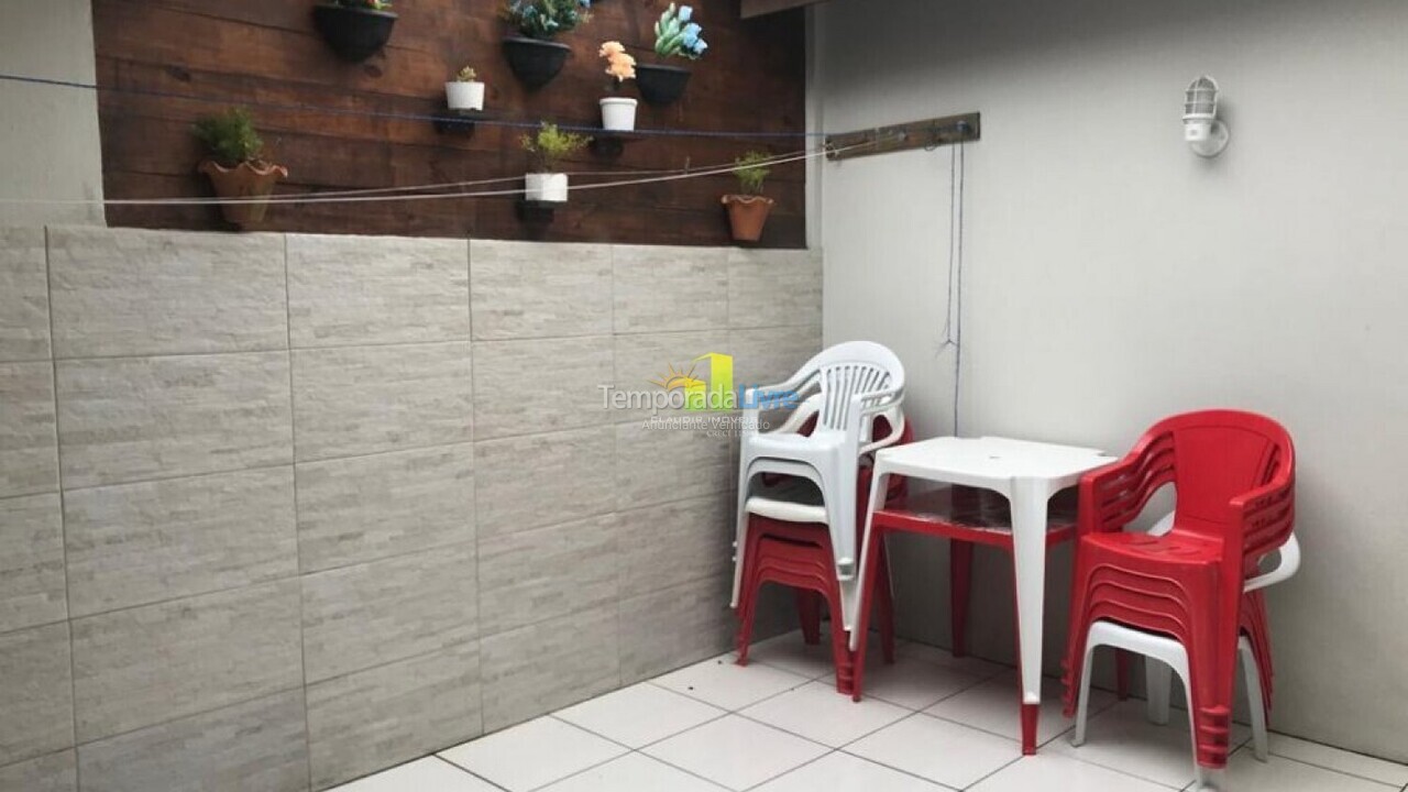 Casa para aluguel de temporada em Bombinhas (Praia de Bombas)