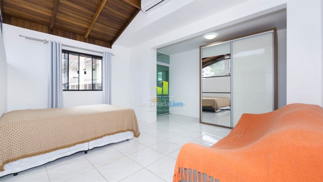 House for vacation rental in Bombinhas (Praia de Bombas)