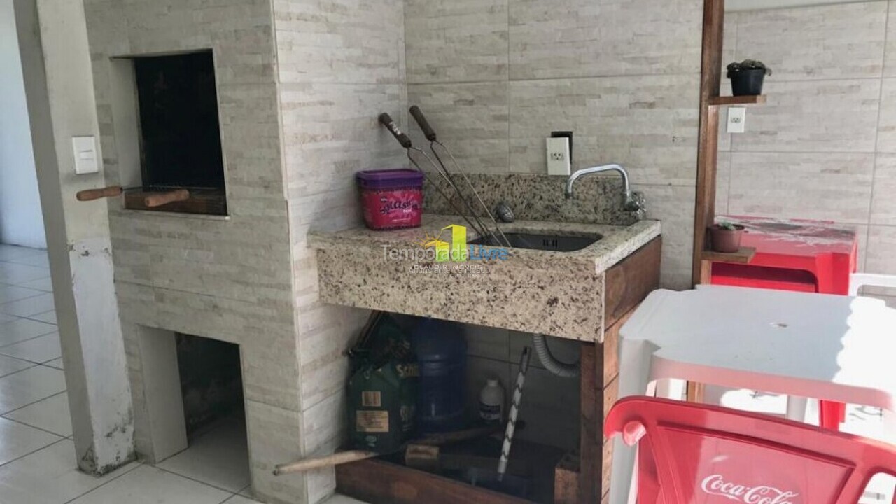Casa para aluguel de temporada em Bombinhas (Praia de Bombas)