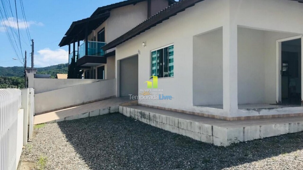 Casa para aluguel de temporada em Bombinhas (Praia de Bombas)