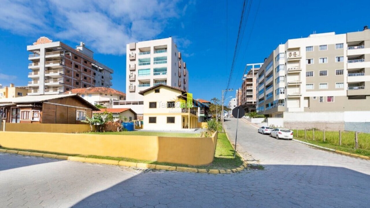 House for vacation rental in Bombinhas (Praia de Bombas)