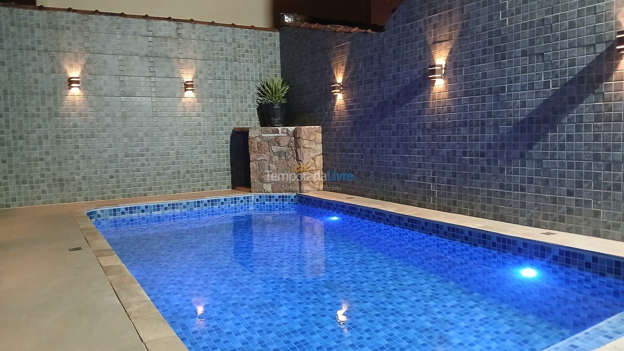 Casa para aluguel de temporada em Praia Grande (Balneário Maracanã)