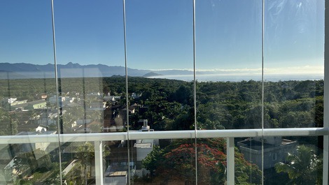 Vista da sacada envidraçada p/ o mar