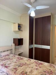 Apartamento en primera línea de playa con vista lateral al mar.