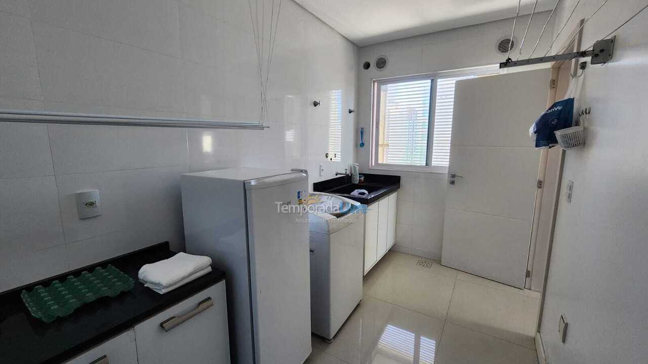 Apartamento para aluguel de temporada em Itapema (Meia Praia)