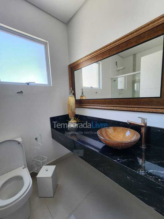 Apartamento para aluguel de temporada em Itapema (Meia Praia)