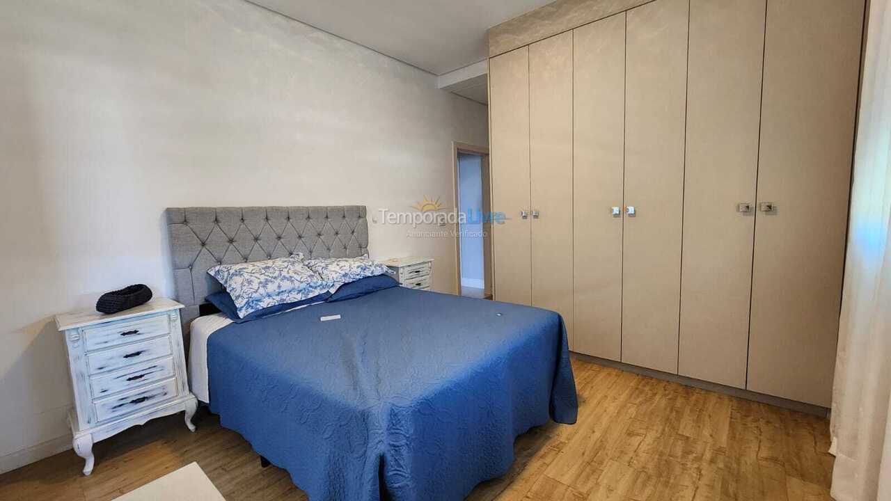 Apartamento para aluguel de temporada em Itapema (Meia Praia)