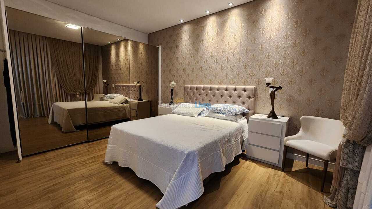 Apartamento para aluguel de temporada em Itapema (Meia Praia)