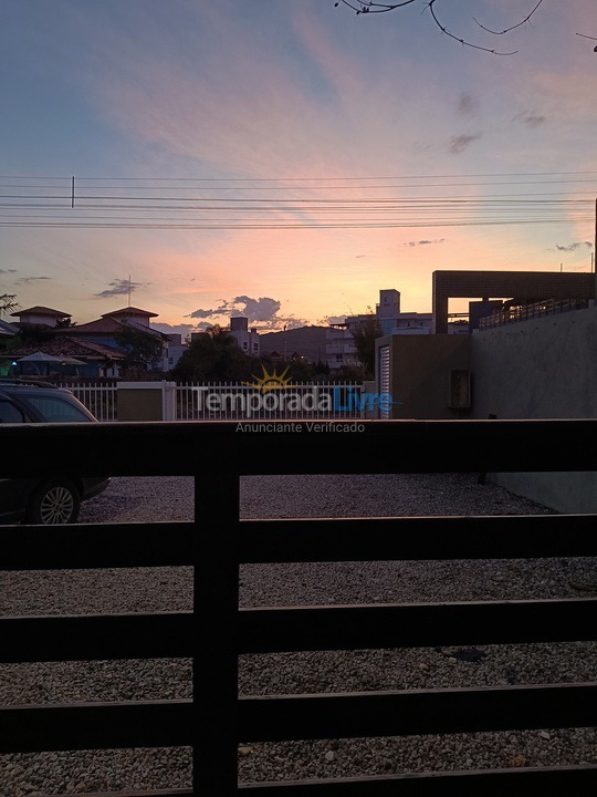 Apartamento para aluguel de temporada em Bombinhas (Canto Grande)