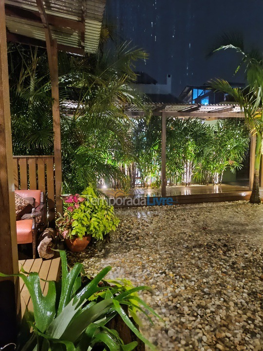 Apartamento para aluguel de temporada em Bombinhas (Canto Grande)