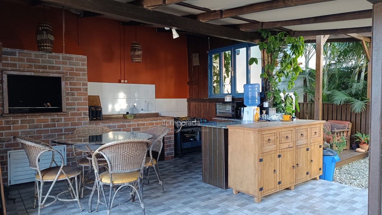 Apartamento para aluguel de temporada em Bombinhas (Canto Grande)