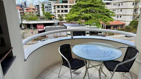 SEASONAL RENTAL: JURERÊ, 1 BEDROOM, 200 METERS FROM THE BEACH